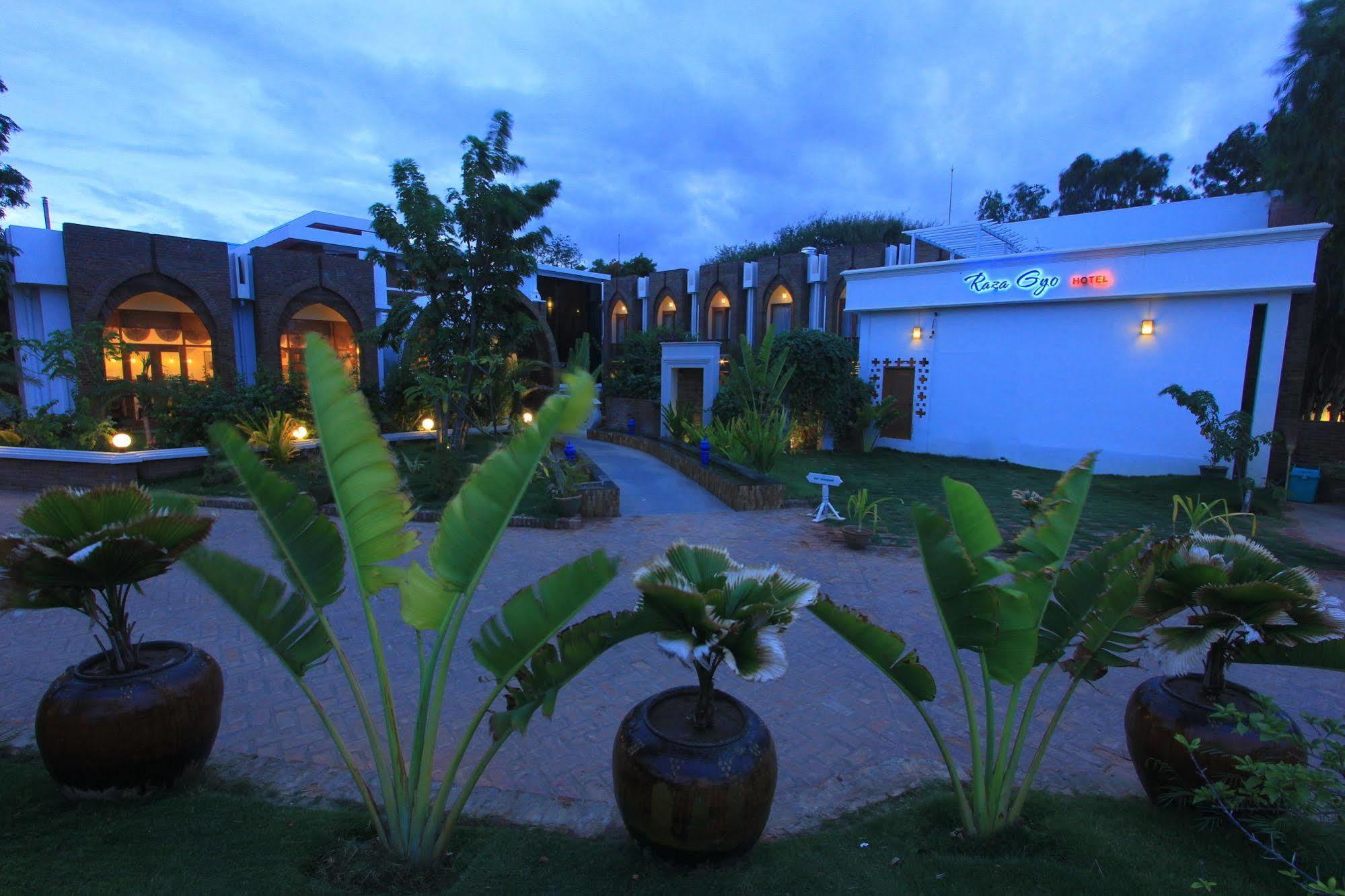 Raza Gyo Hotel Pagan Zewnętrze zdjęcie