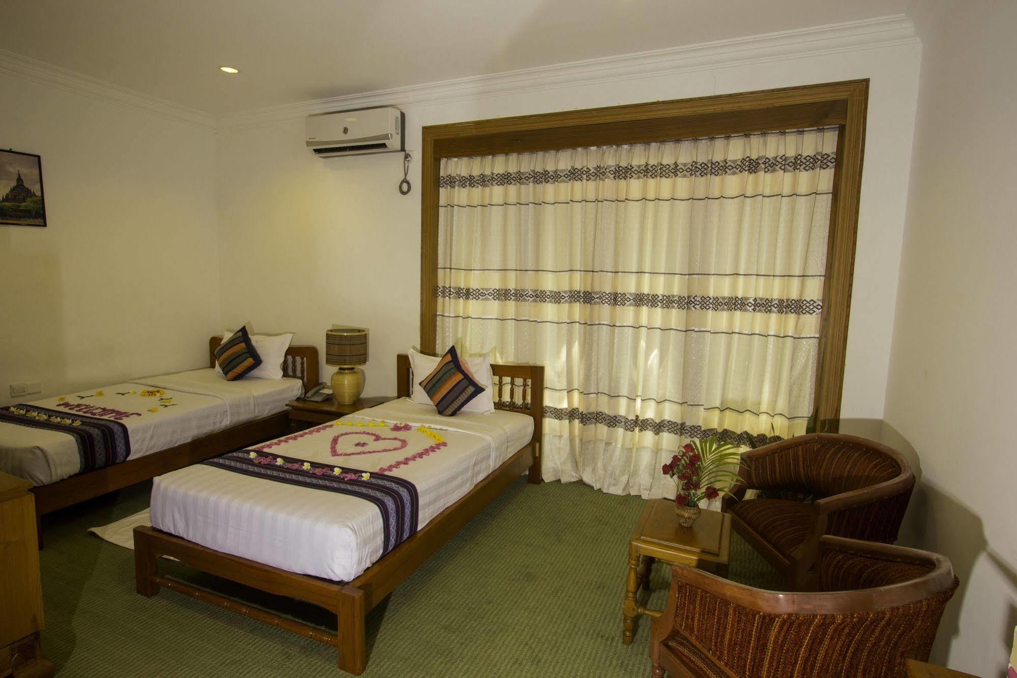 Raza Gyo Hotel Pagan Zewnętrze zdjęcie